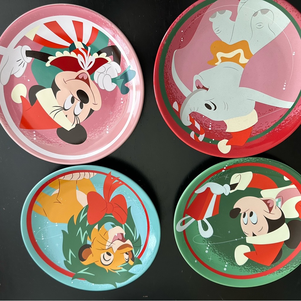 Disney Holiday Character Plates Set